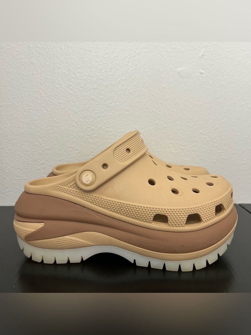 Crocs Mega Crush Matte Clogs Wheat Tan Brown Chunky Platforms Mens 3 Womens 5